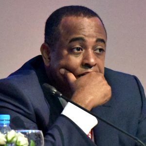 القاضي للناصري: احترم راسك شوية