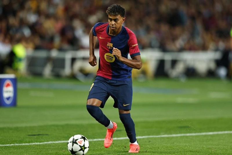رسميا.. برشلونة يجدد عقد لامين يامال