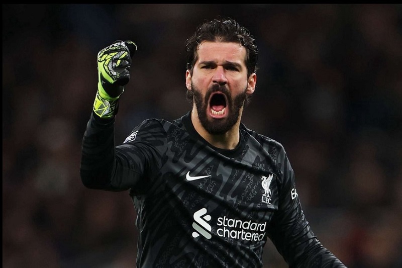 بيكر يتوقع أن يفعل ليفربول بند التمديد