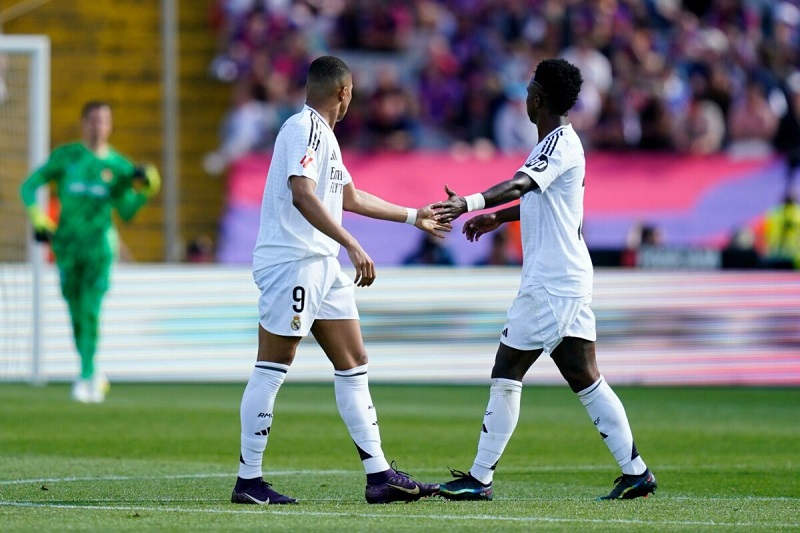 ريال مدريد يوقف تجديد عقد فينيسيوس خوفا من "انقلاب" مبابي