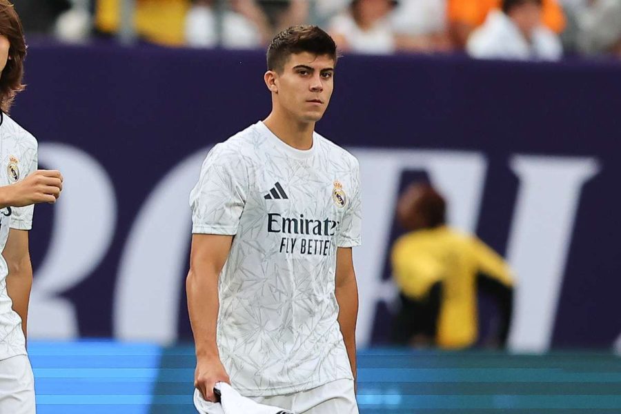 برغبة من تشابي ألونسو.. ريال مدريد يرفض مغادرة لاعبه الشاب أغوادو