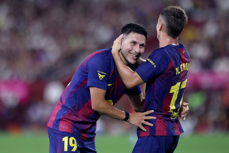 برشلونة يقسو على كوبي الياباني بثلاثية