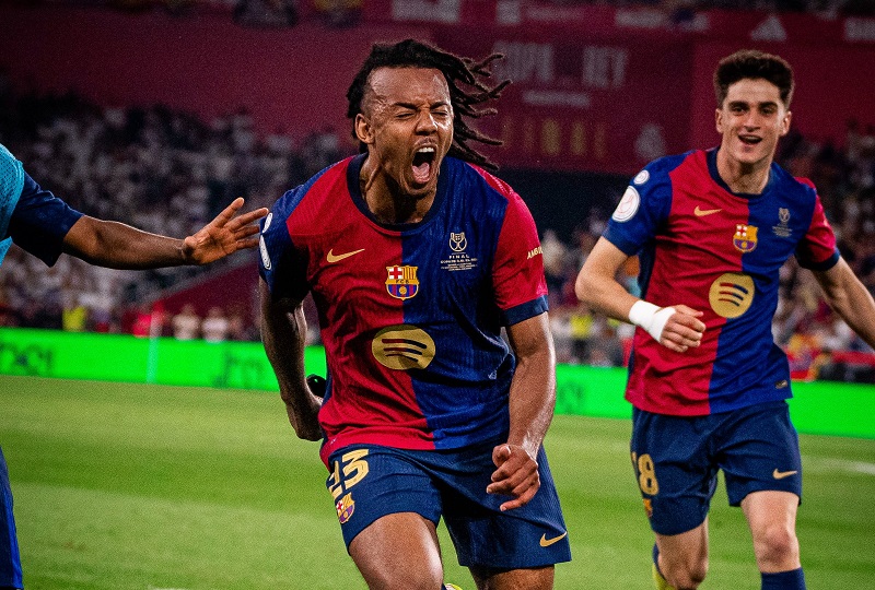 جول كوندي يمدد تعاقده مع برشلونة