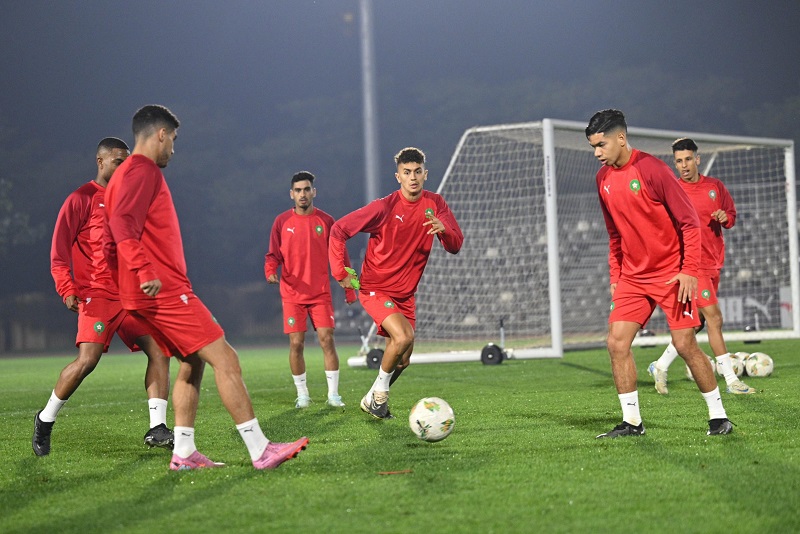 في أجواء جيدة.. المنتخب المحلي ينهي تحضيراته للقاء السنغال في "الشان"