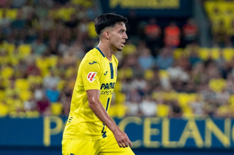 أخوماش: عدت أقوى بعد محنة الإصابة وأتطلع للتألق في دوري الأبطال