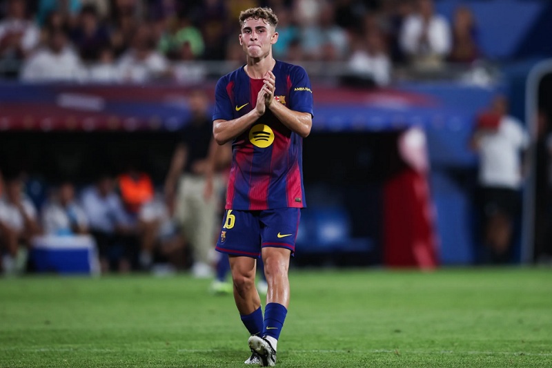 مدرب برشلونة يستبعد رحيل فيرمين
