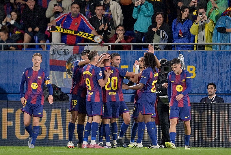 برشلونة يواصل مطاردة ريال مدريد بثلاثية في خيتافي بالدوري الإسباني