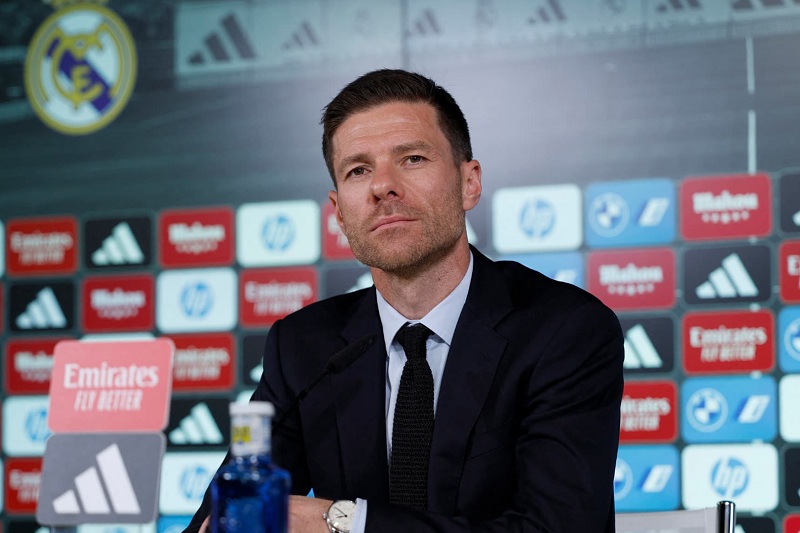 تشابي ألونسو يحذر ريال مدريد من الغرور قبل الديربي أمام أتلتيكو