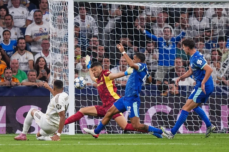 بنعطية ينتقد ركلة الجزاء أمام ريال مدريد ويؤكد: مارسيليا سيعود أقوى