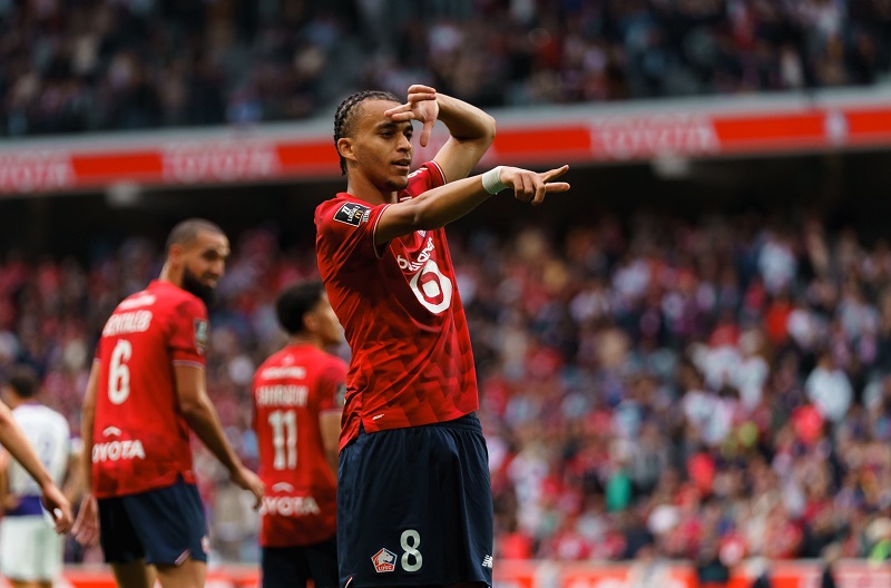 شقيق مبابي يمنح ليل تعادلا ثمينا أمام باريس في الدوري الفرنسي