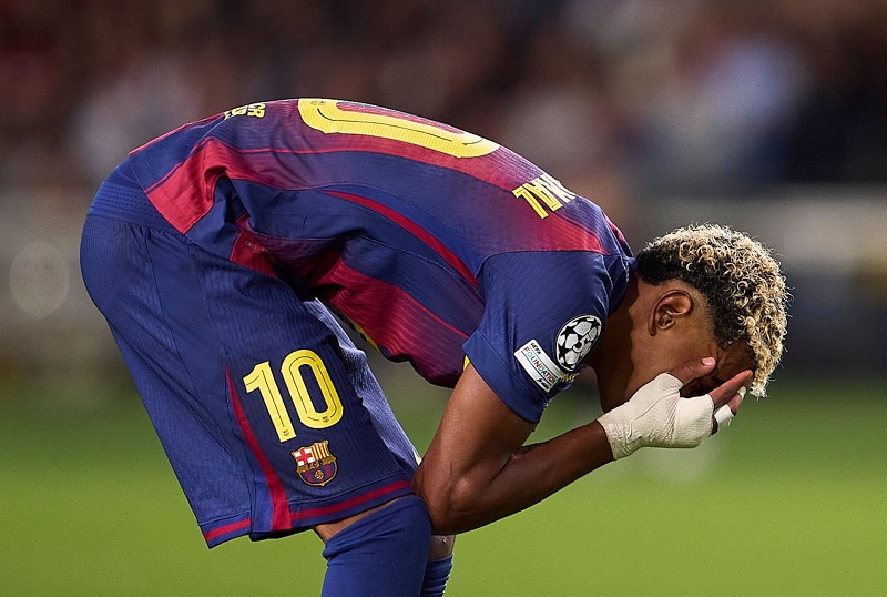 برشلونة الإسباني يعلن تفاقم إصابة نجمه لامين يامال وهذه مدة غيابه