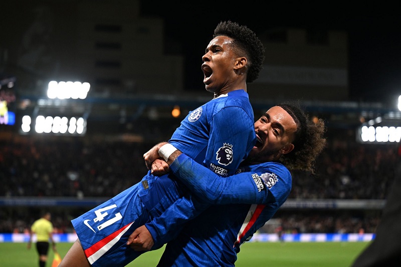 تشيلسي يعود لطريق الانتصارات ويلحق بليفربول هزيمة درامية في الدوري الإنجليزي