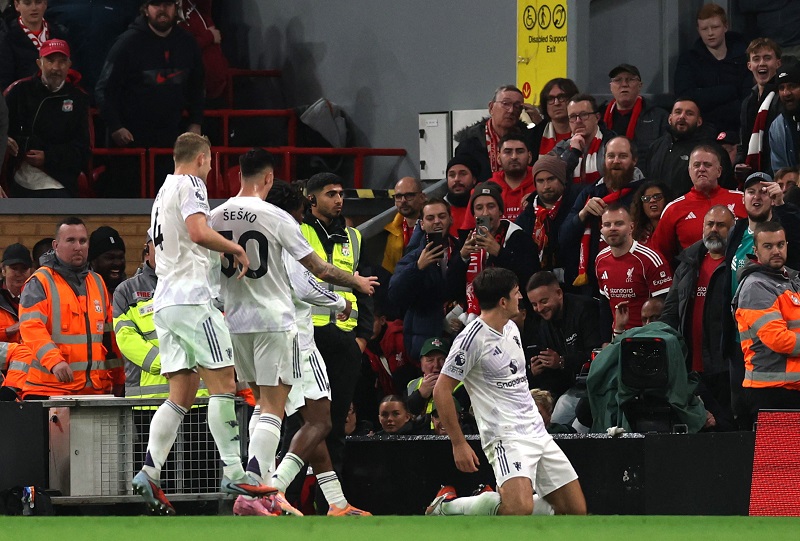 ليفربول يواصل مسلسل الهزائم بالسقوط على ملعبه أمام مانشستر يونايتد