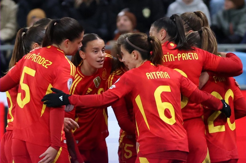 إسبانيا حامل لقب دوري أمم أوروبا للسيدات تتأهل للنهائي بالفوز على السويد