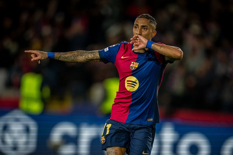 رافينيا يغيب عن برشلونة في الكلاسيكو أمام الريال وشكوك حول مشاركة كوندي