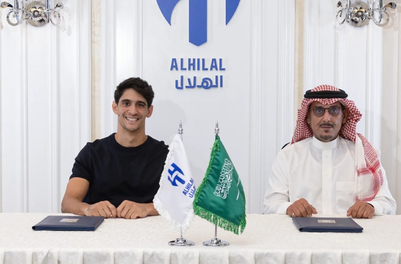 رسميا.. ياسين بونو يمدد مقامه بالهلال السعودي حتى سنة 2028