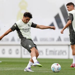 دياز يحرج ألونسو مع الإعلام الإسباني قبل الكلاسيكو المنتظر أمام برشلونة