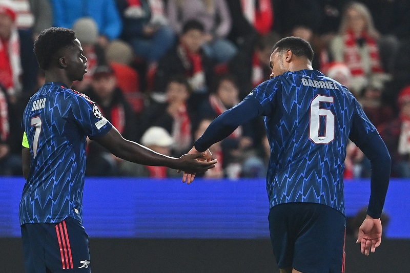 فرانكفورت يفرمل نابولي في العصبة.. وأرسنال يواصل عروضه القوية أمام سلافيا