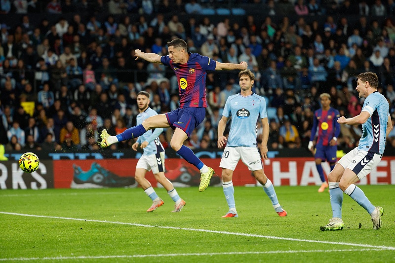برشلونة يهزم سيلتا فيغو برباعية ويقلص فارق النقاط مع ريال مدريد