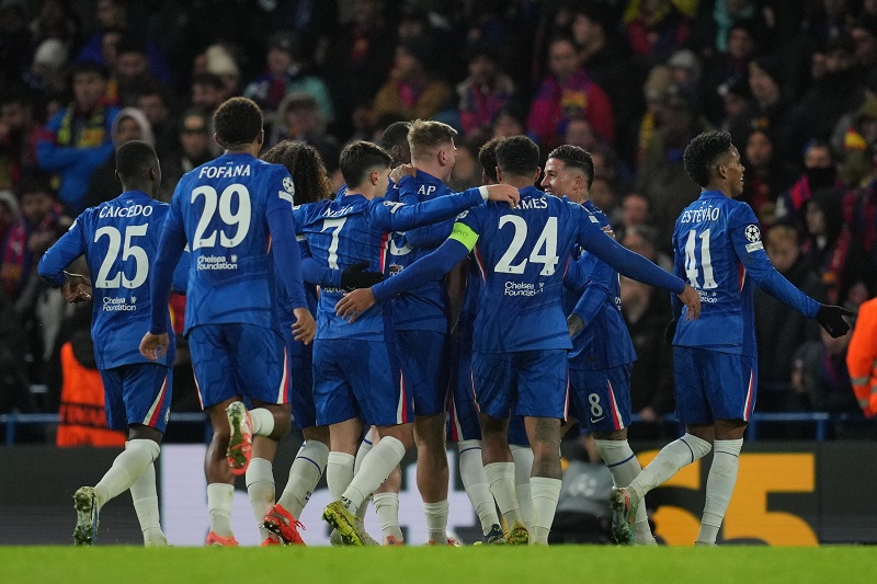 تشيلسي يضاعف جراح برشلونة ويهزمه بثلاثية في دوري أبطال أوروبا