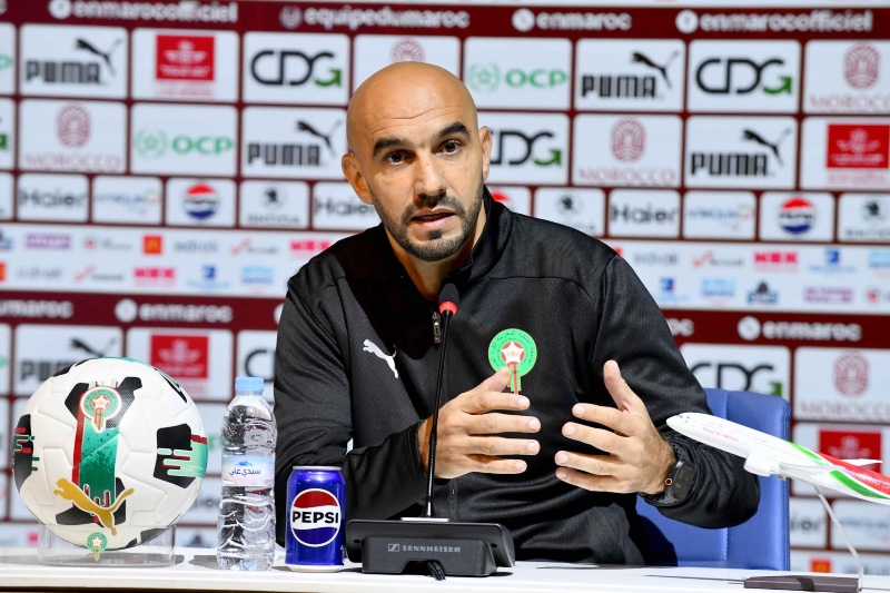 الركراكي: حكيمي بدأ برنامجه العلاجي ومزراوي سيعوضه.. سعيد بتوقيع زياش للوداد