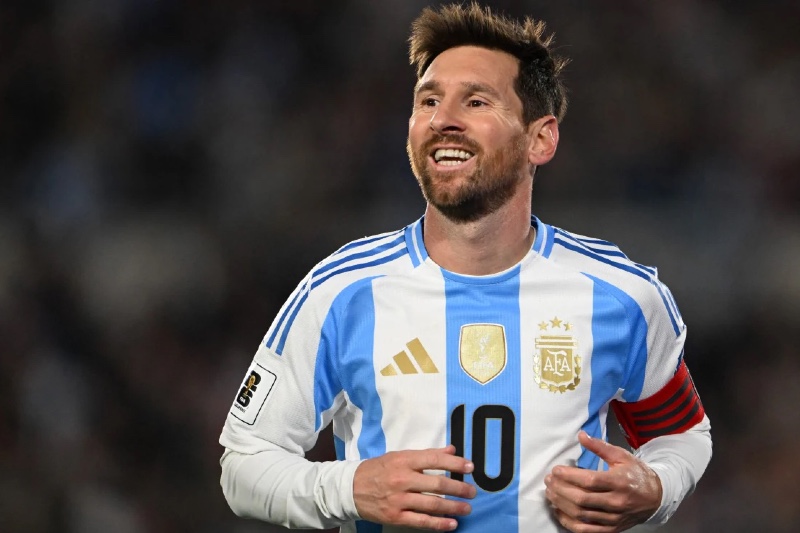 ميسي ينضم لمعسكر منتخب الأرجنتين