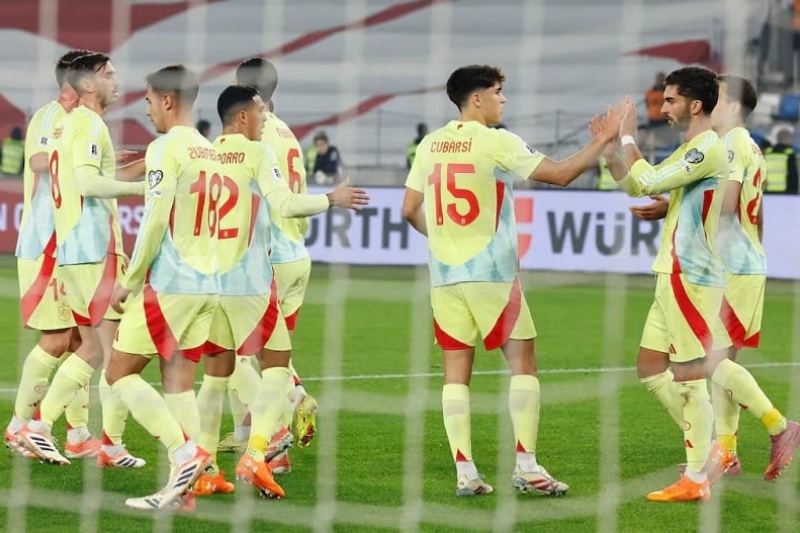 "لا روخا" تسحق جورجيا بأربعة أهداف وتقترب من التأهل لكأس العالم