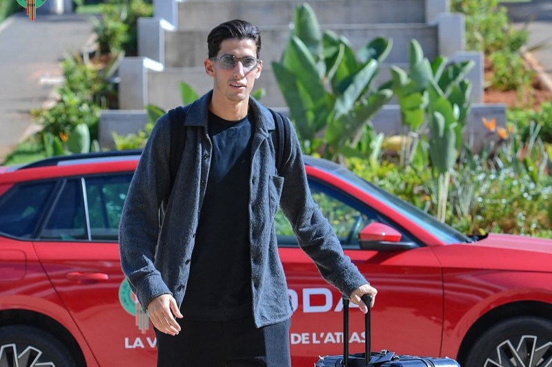 أكرد يغادر معسكر المنتخب المغربي ويعود إلى مارسيليا للعلاج من الإصابة