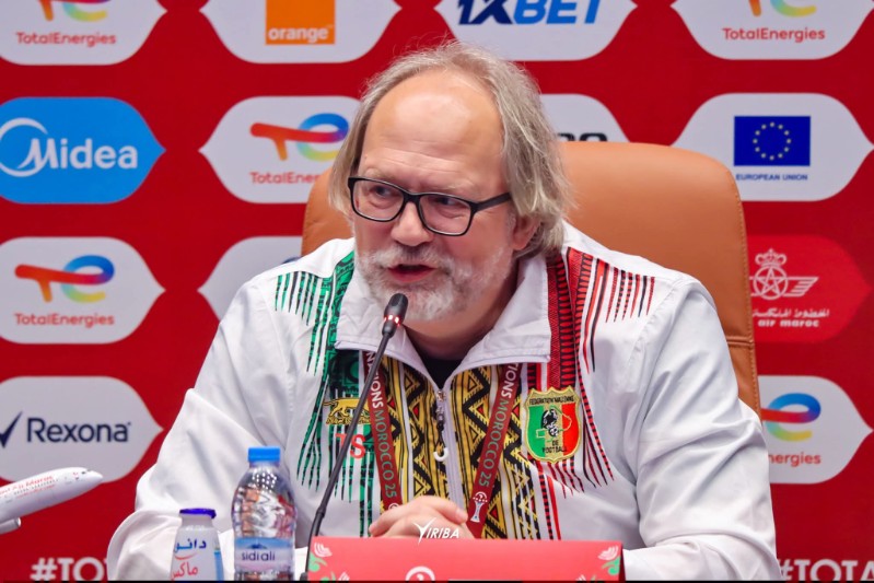 مدرب مالي يطلب دعم جماهير الرجاء