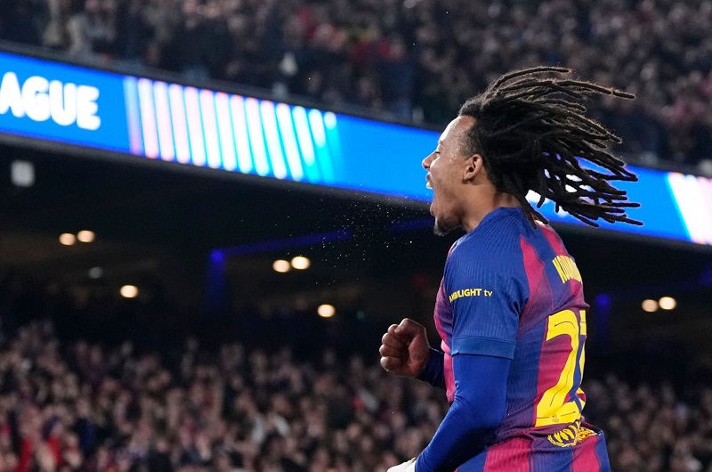 كوندي يعيد برشلونة لطريق الانتصارات بالفوز على فرانكفورت بدوري أبطال أوروبا
