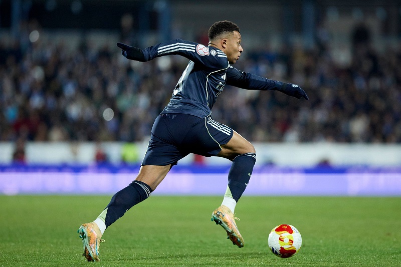 ريال مدريد يحقق تأهلا مثيرا على حساب تالافيرا في كأس ملك إسبانيا
