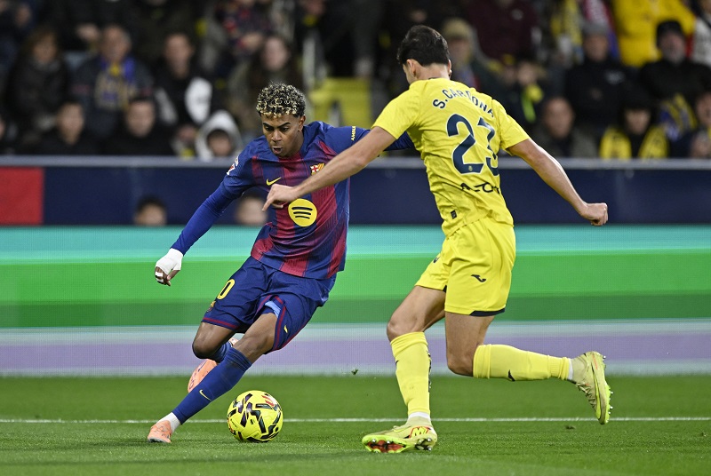 برشلونة يعزز صدارته للدوري الإسباني بالفوز على مستضيفه فياريال بثنائية