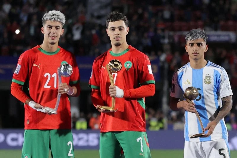 من بينهم معما.. "فيفا" يسلط الضوء على 12 موهبة تألقت في عام 2025