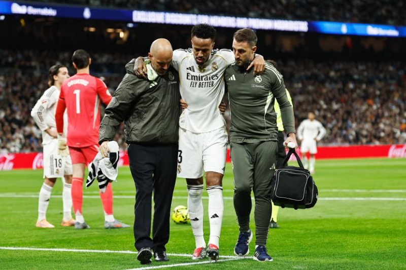 ميليتاو مدافع الريال يغيب عن الملاعب لبضعة أشهر بسبب الإصابة