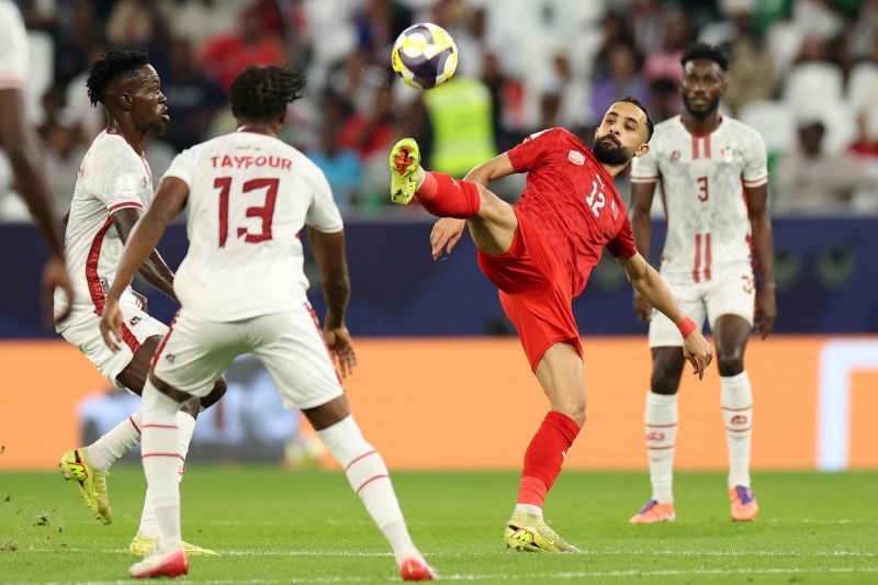 البحرين تفوز على السودان وتغادر العرب