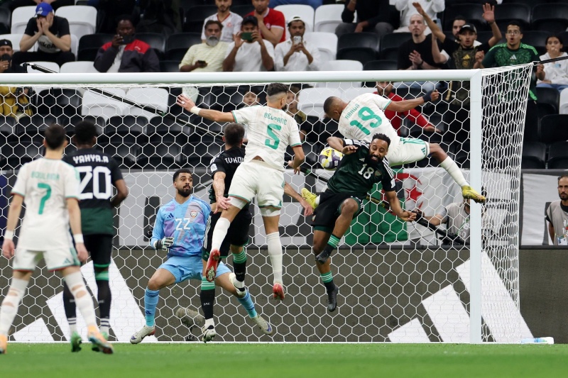 الإمارات تخرج الجزائر من كأس العرب وتضرب موعدا مع المغرب في نصف النهائي