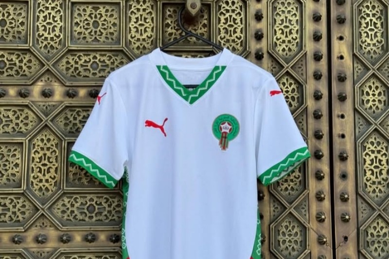 متجر جديد للجامعة خارج الملاعب