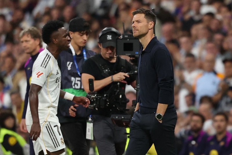 الكشف عن أعضاء حزب البرازيلي فينيسيوس المعارض لألونسو في ريال مدريد
