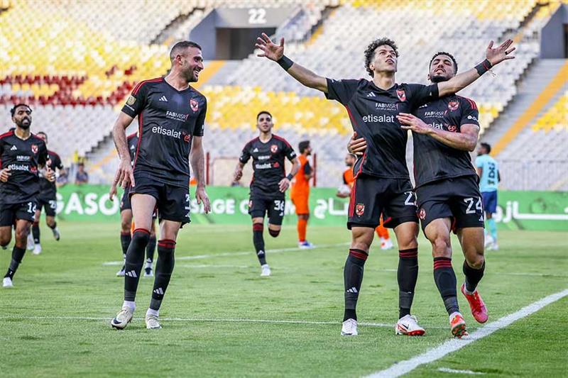 الأهلي يفرض عقوبة ثقيلة على عاشور