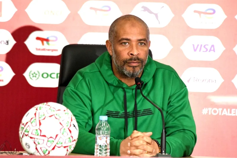مدرب نيجيريا يشيد بالركراكي والمغرب ويصف الإقصاء ب"القاسي"