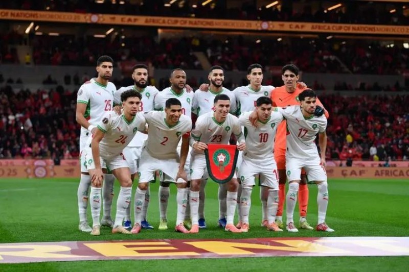 رئيس الحكومة ينوه بمستوى المنتخب