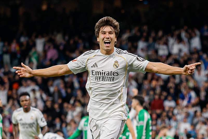 "هاتريك" غارسيا يقود ريال مدريد لاكتساح بيتيس في الدوري الإسباني