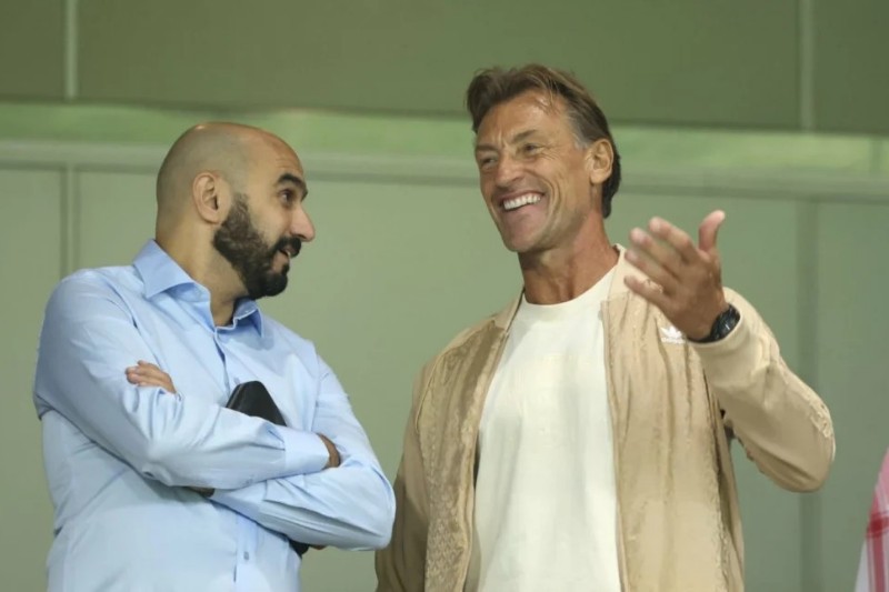 رونار يدافع عن الركراكي: مدرب استثنائي تحت ضغط شعب يعشق الكرة 