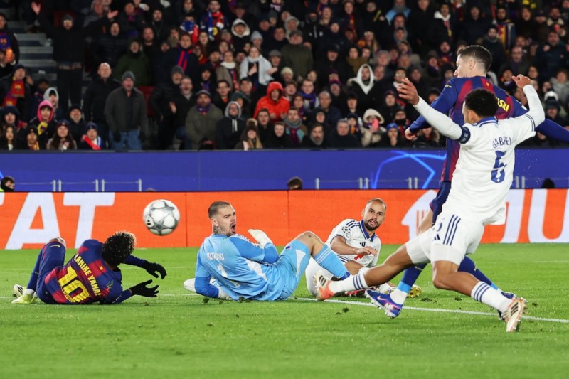 تأهل برشلونة وسيتي وليفربول وتشيلسي مباشرة لدور الـ16 في دوري الأبطال