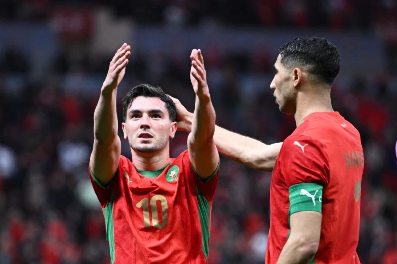 صلاح وأوسيمين يطاردان دياز في صدارة قائمة هدافي كأس أمم إفريقيا