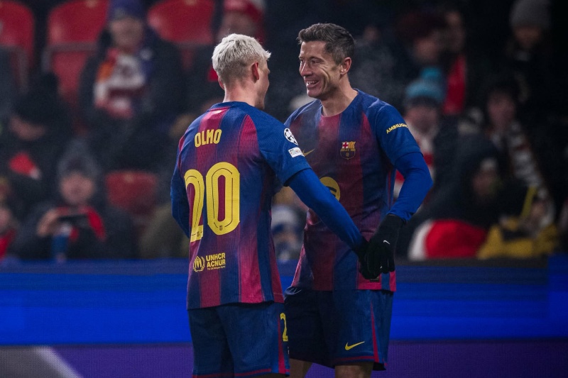 برشلونة يفوز برباعية في معقل براغ وينعش آماله في التأهل لدوري الأبطال