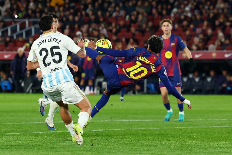 برشلونة يقسو على ريال أوفييدو بثلاثية ويستعيد صدارة الدوري الإسباني