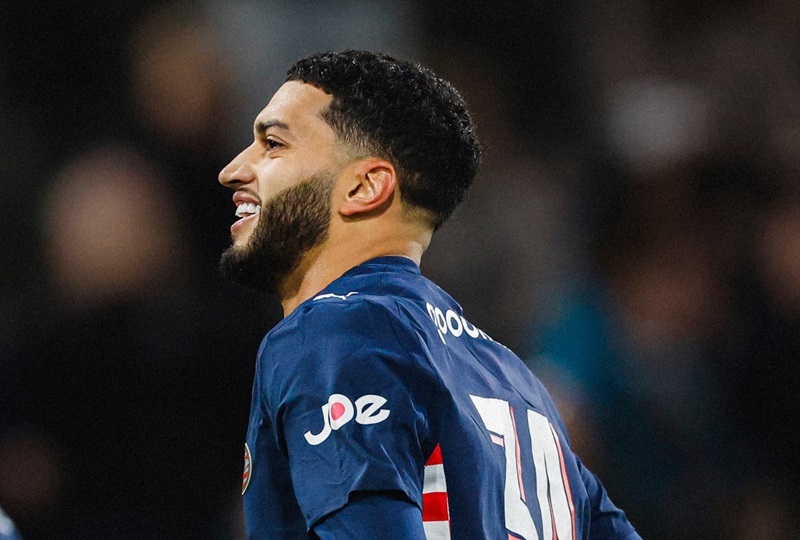 الصيباري يواصل التألق في "الإريديفيزي" ويضيف هدفه الـ12 مع آيندهوفن