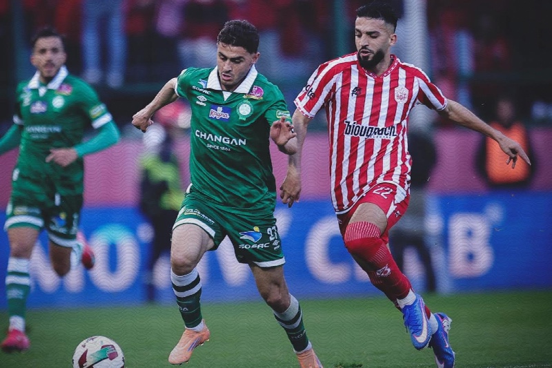 النادي المكناسي ينتصر على الرجاء الرياضي ويصعد للمركز الرابع