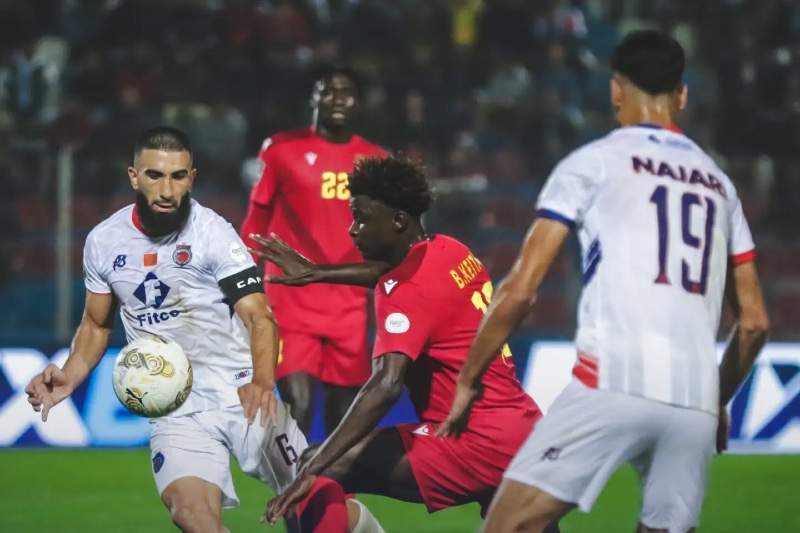 أولمبيك آسفي يواصل تألقه في كأس "كاف" ويهزم دجوليبا المالي